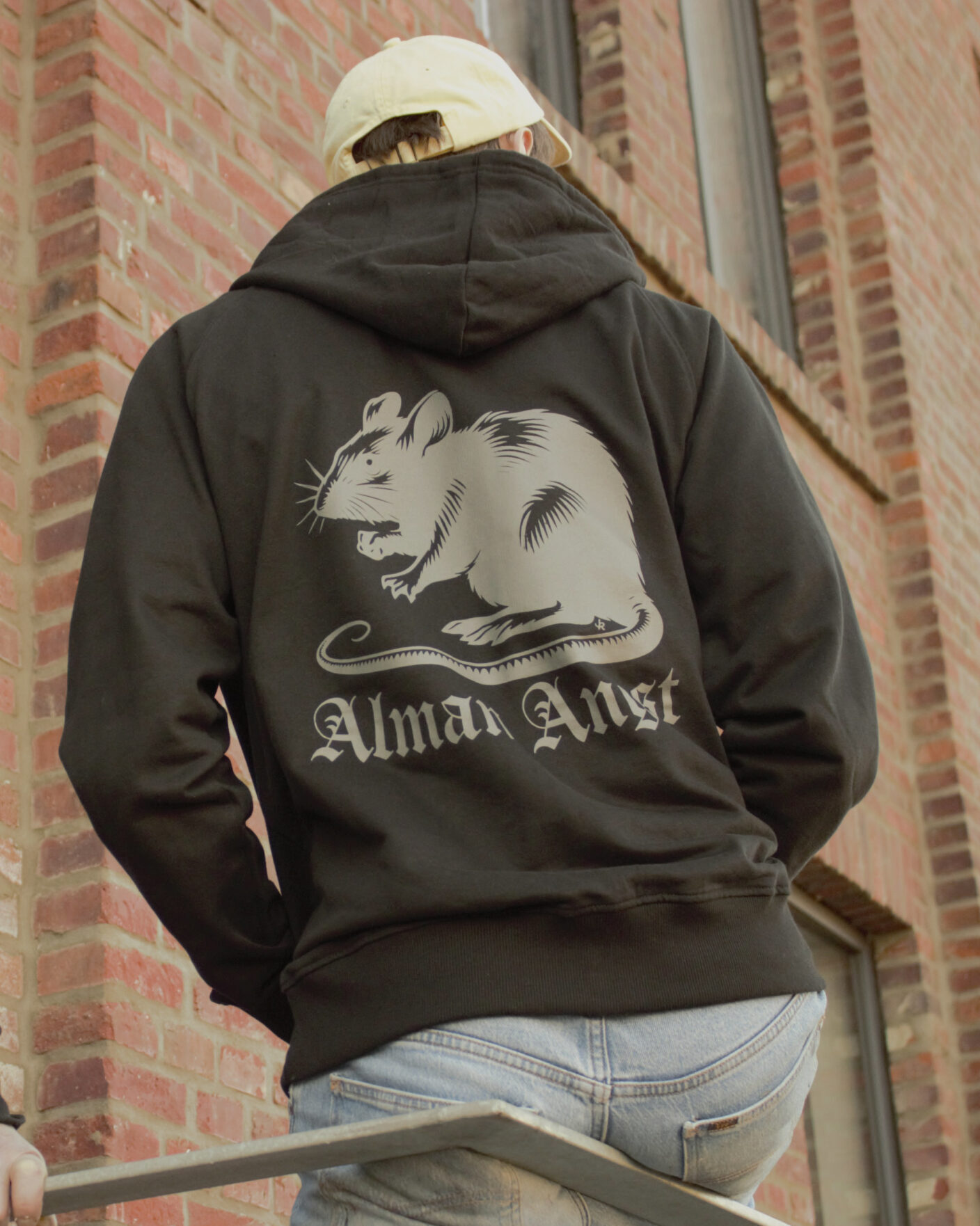 Alman Angst – Jetzt auch mit Kapuze und Reißverschluss